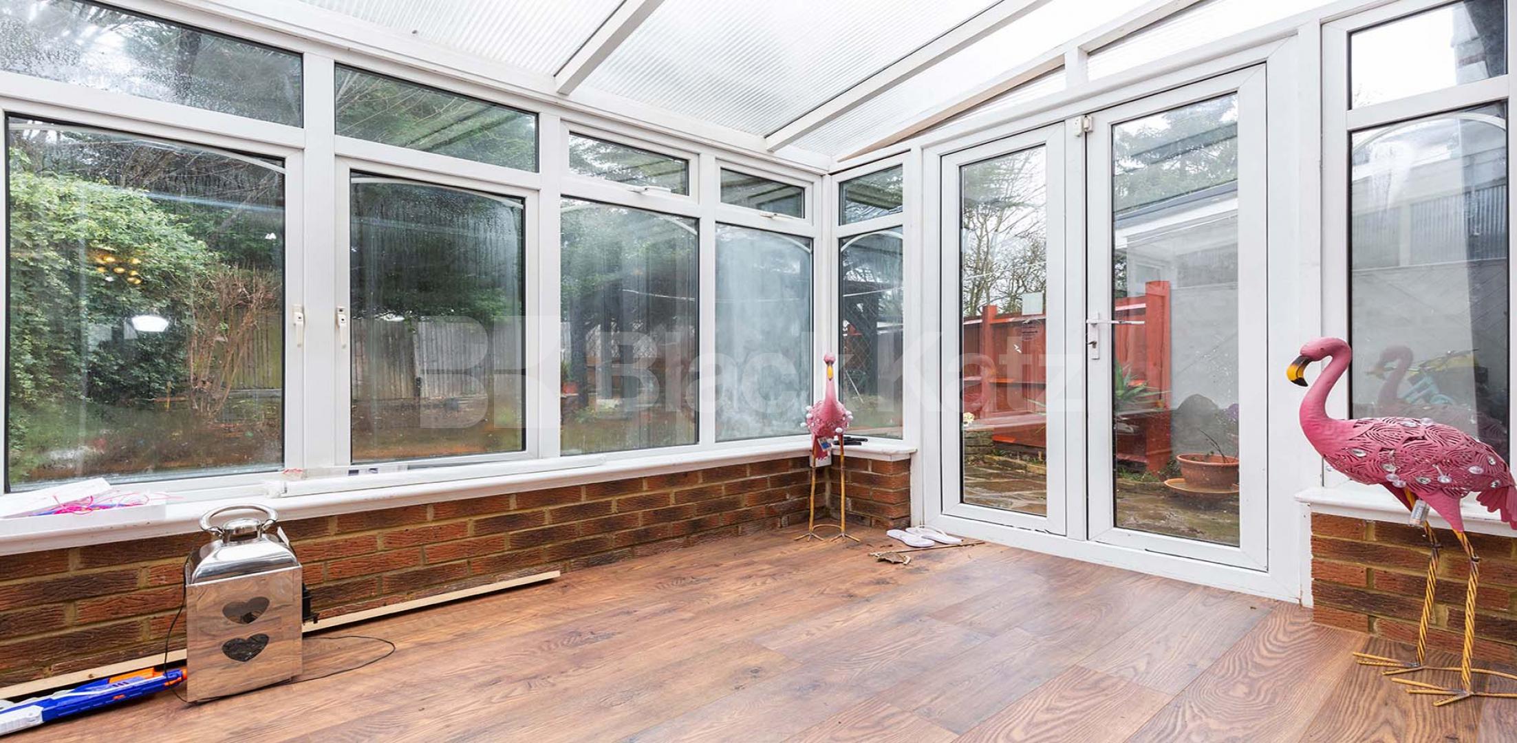 			3 Bedroom, 2 bath, 2 reception Apartment			 Summers Lane, North Finchley